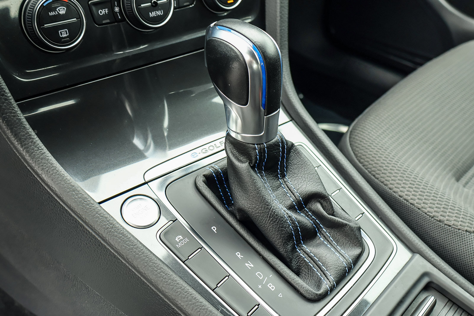 Used 2017 Volkswagen e-Golf SE w/ DC Fast Charging Package image 9