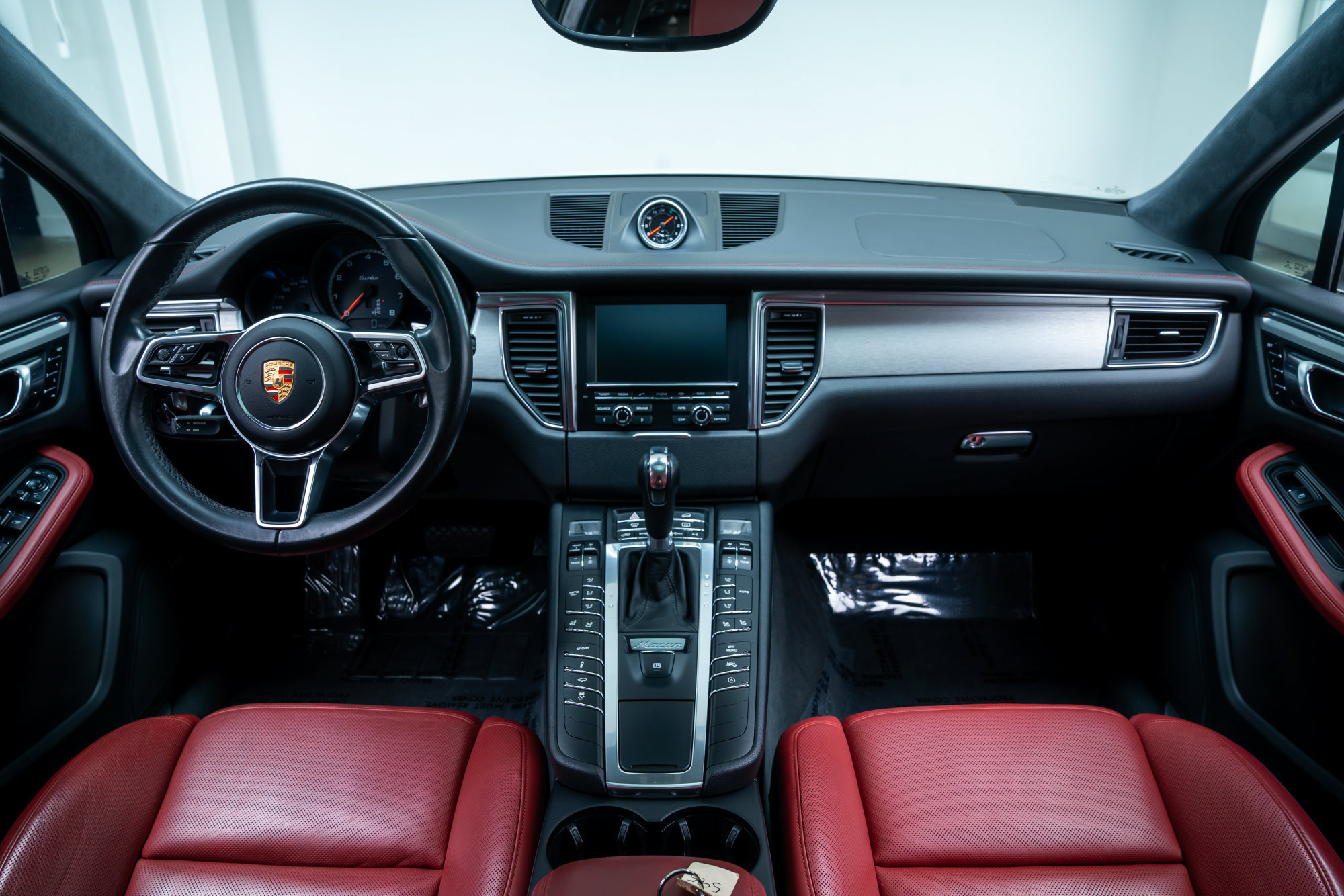 Used 2015 Porsche Macan Turbo AWD/4WD image 10