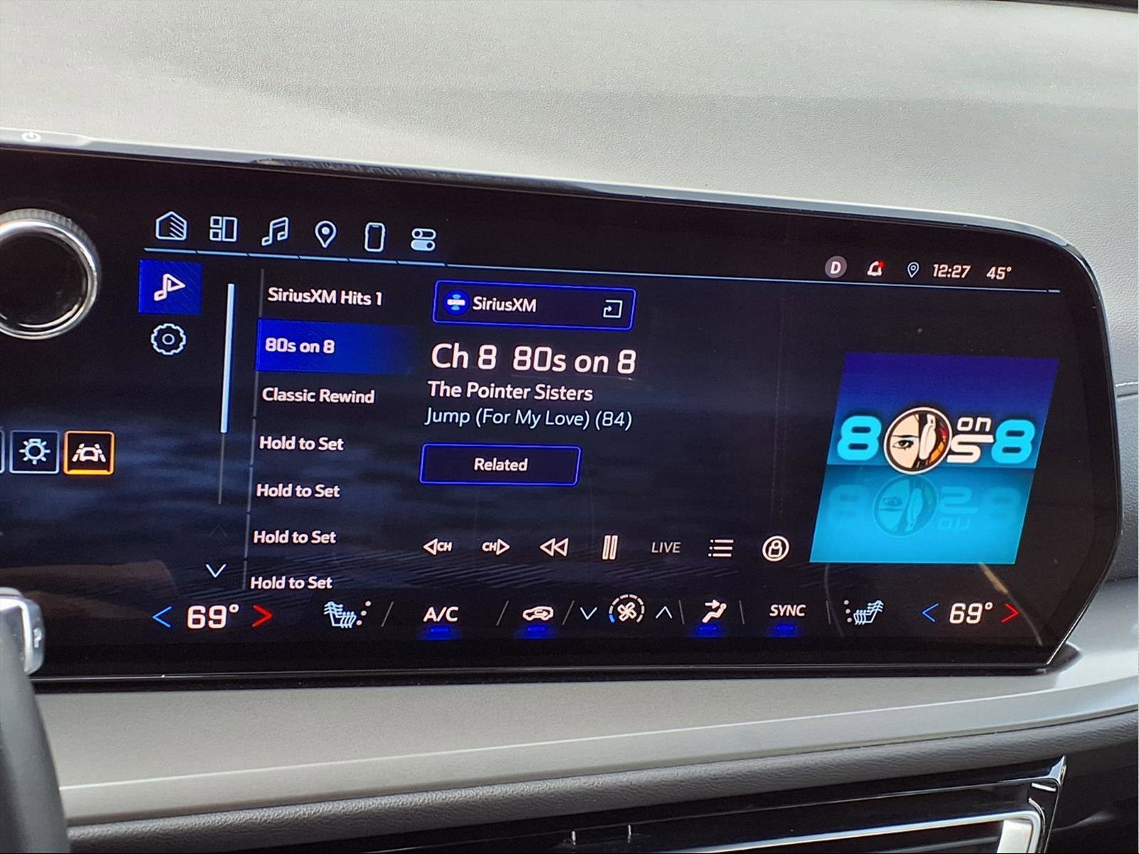 Used 2024 Chevrolet Traverse LT FWD image 23