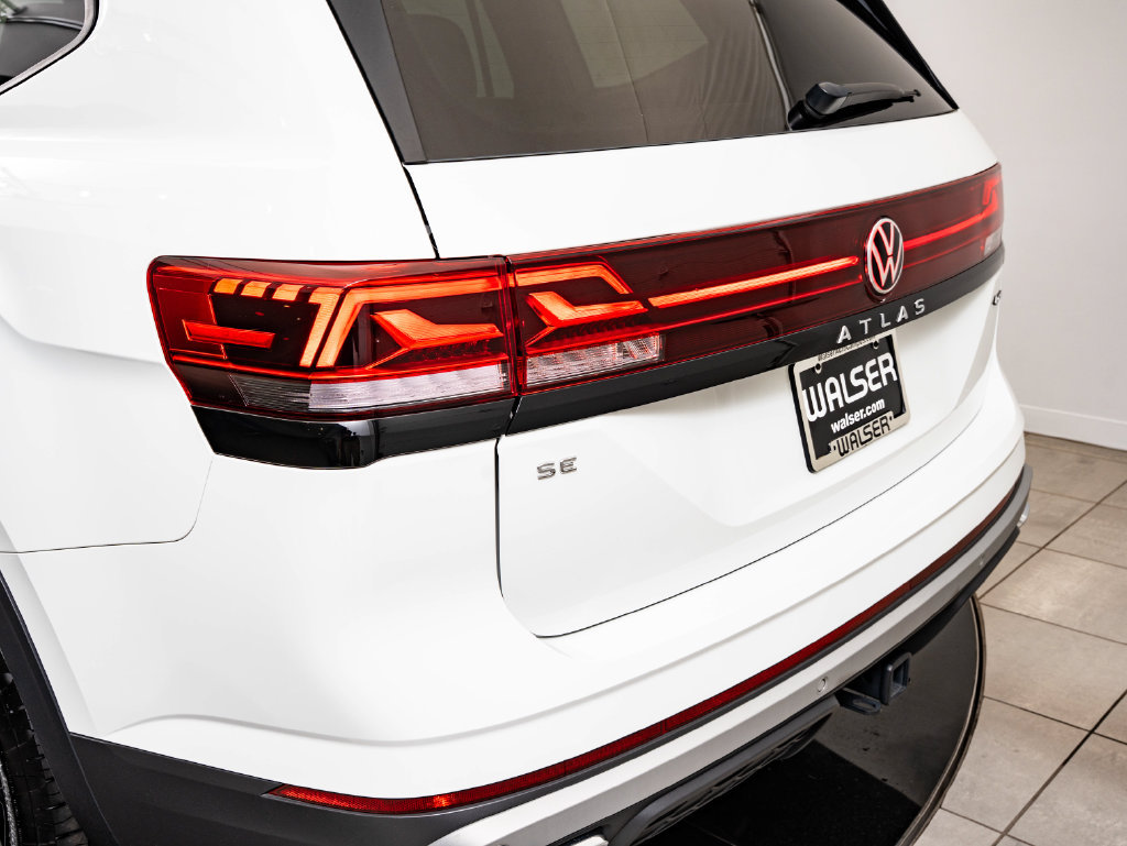 Used 2025 Volkswagen Atlas Peak Edition SE AWD/4WD image 19