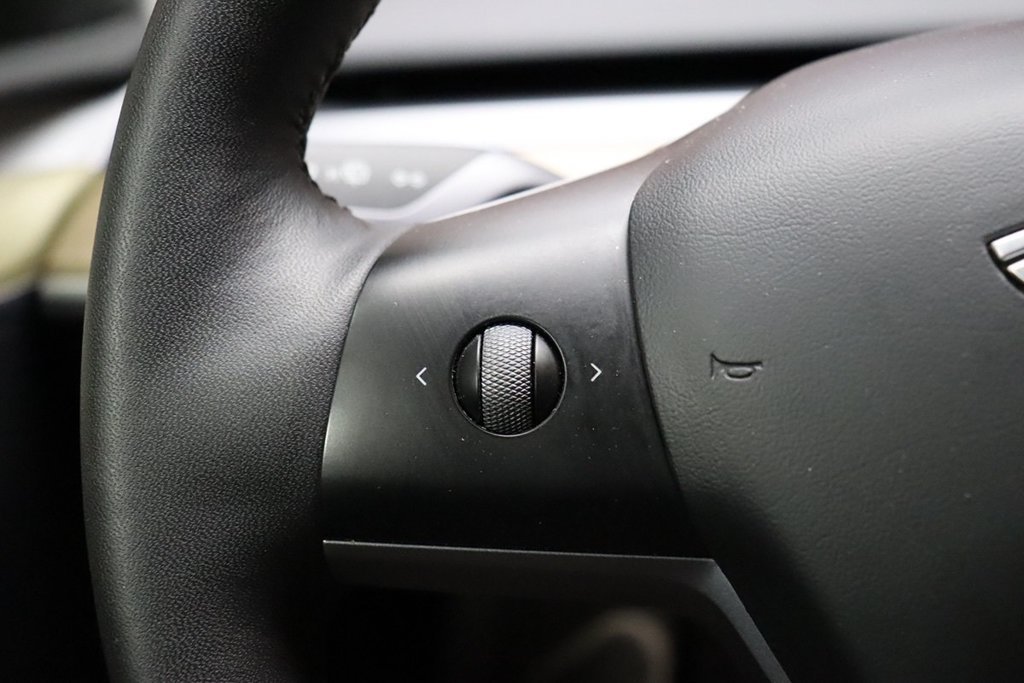 Used 2023 Tesla Model Y Long Range AWD/4WD image 44