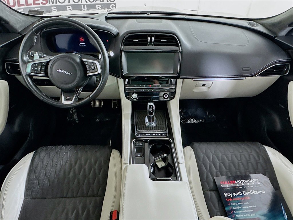 Used 2019 Jaguar F-PACE SVR image 30