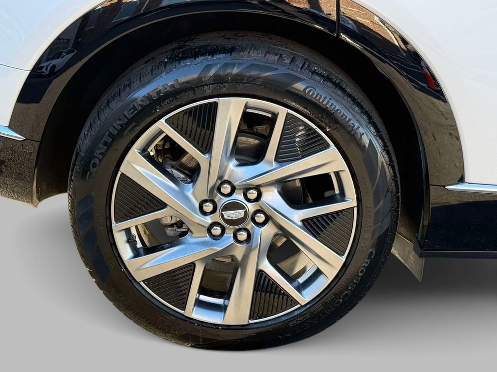 Used 2025 Cadillac Optiq Luxury 2 w/ LPO, Floor Liner Package AWD/4WD image 13