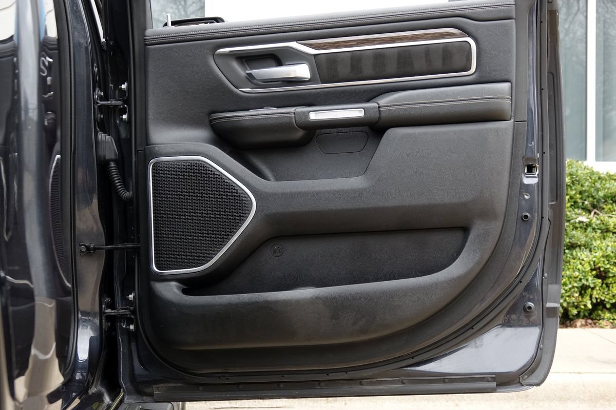 Used 2019 RAM 1500 Laramie AWD/4WD image 39