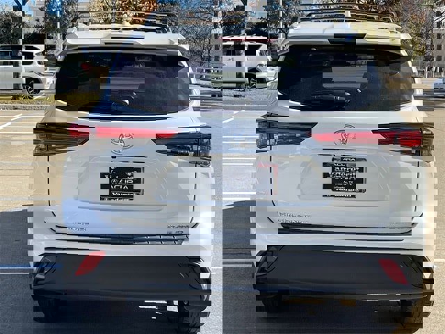 Used 2023 Toyota Highlander XLE image 5