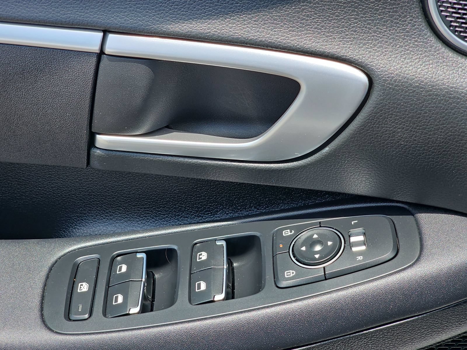 Certified 2026 Hyundai Sonata SE FWD image 30