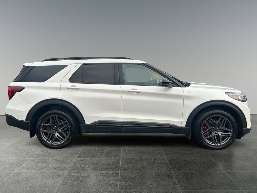 Used 2025 Ford Explorer ST-Line w/ ST-Line Street Pack AWD/4WD image 8