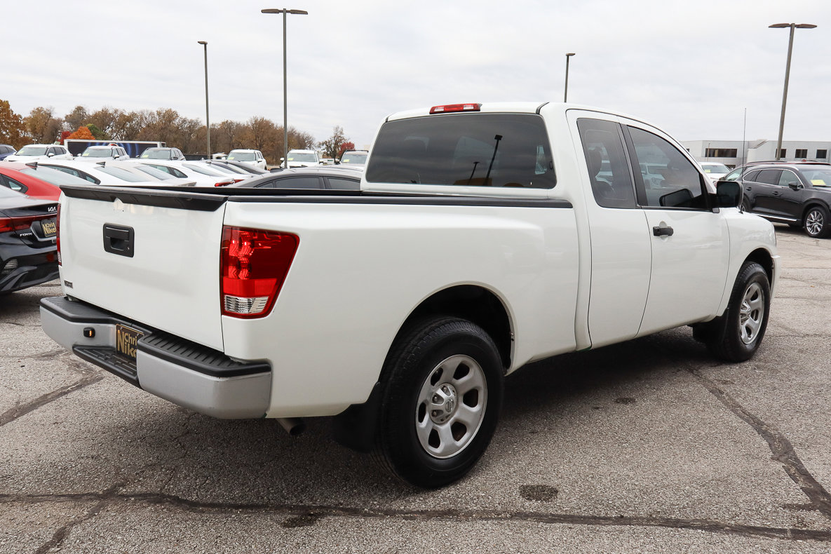 Used 2015 Nissan Titan S image 4