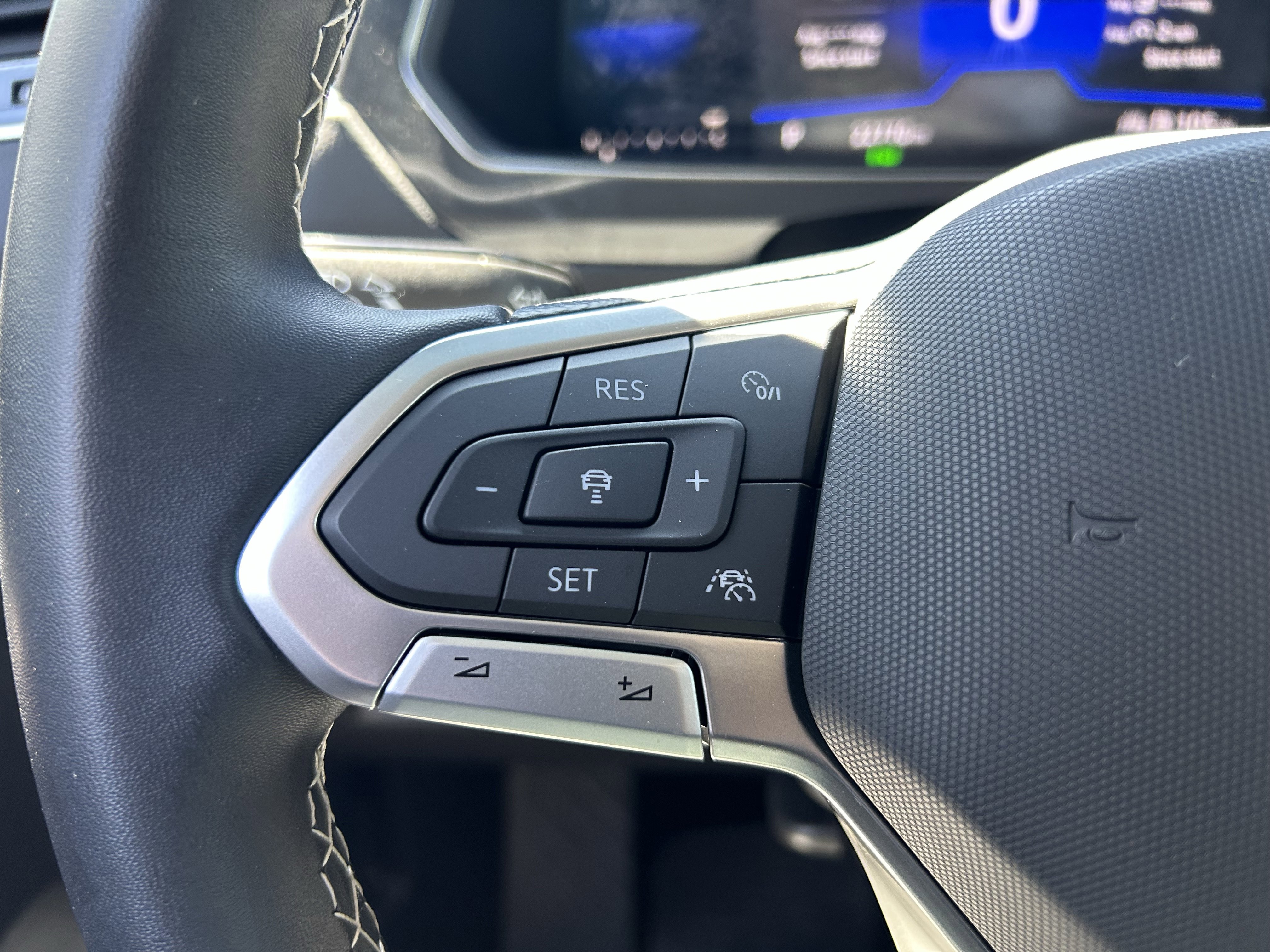 Certified 2023 Volkswagen Tiguan SE AWD/4WD image 18