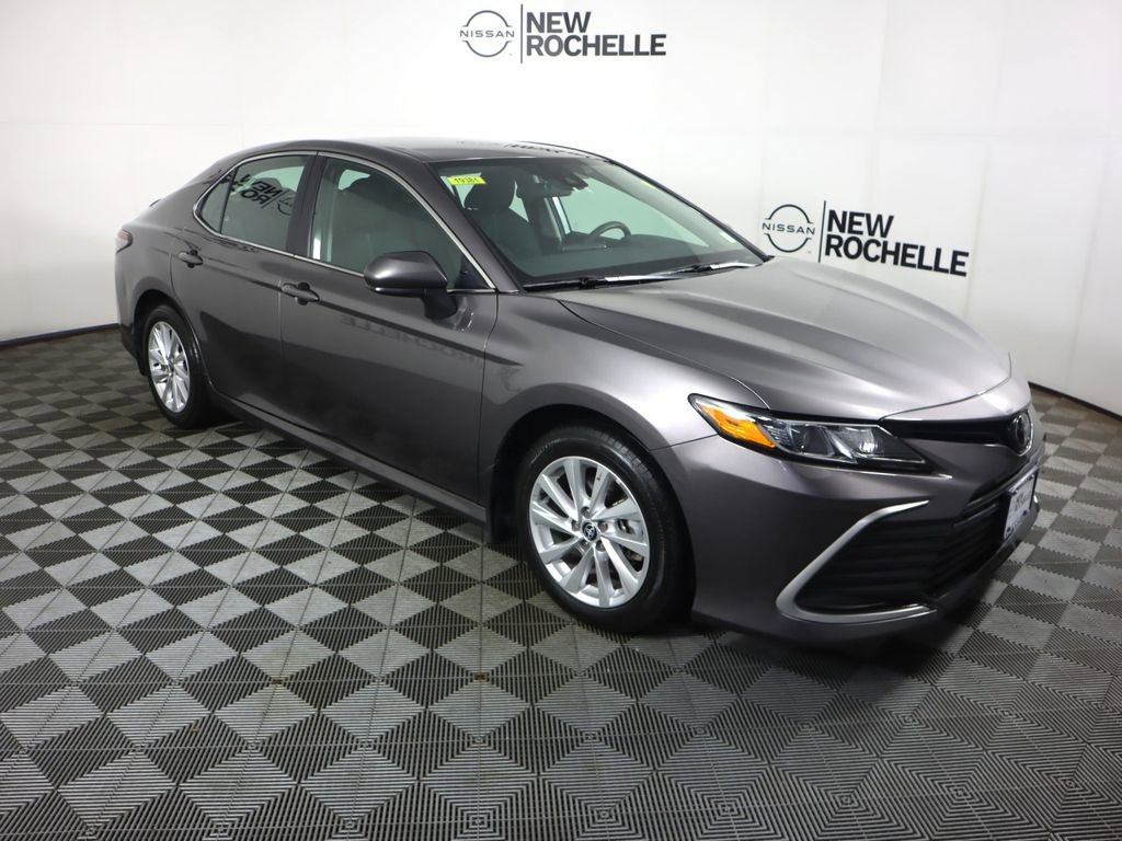 Used 2023 Toyota Camry LE image 4
