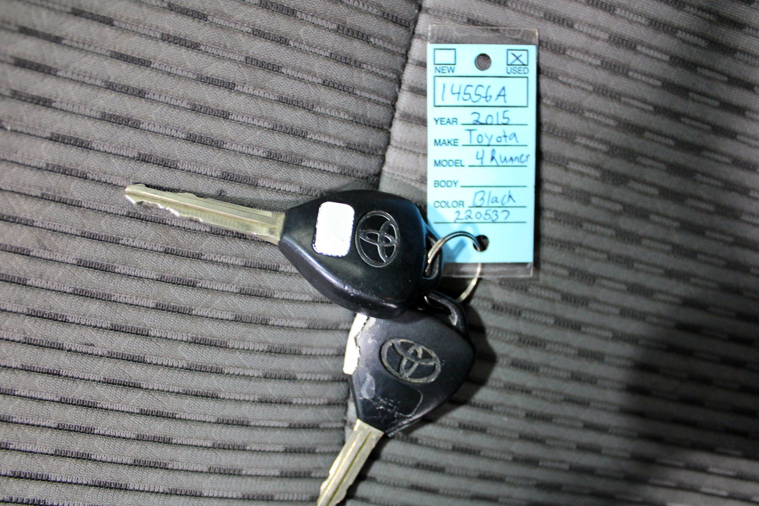 Used 2015 Toyota 4Runner SR5 AWD/4WD image 38