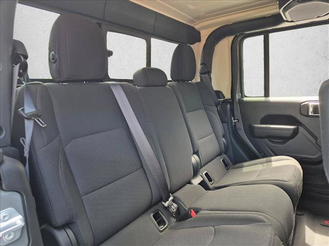 Used 2023 Jeep Gladiator Sport AWD/4WD image 17