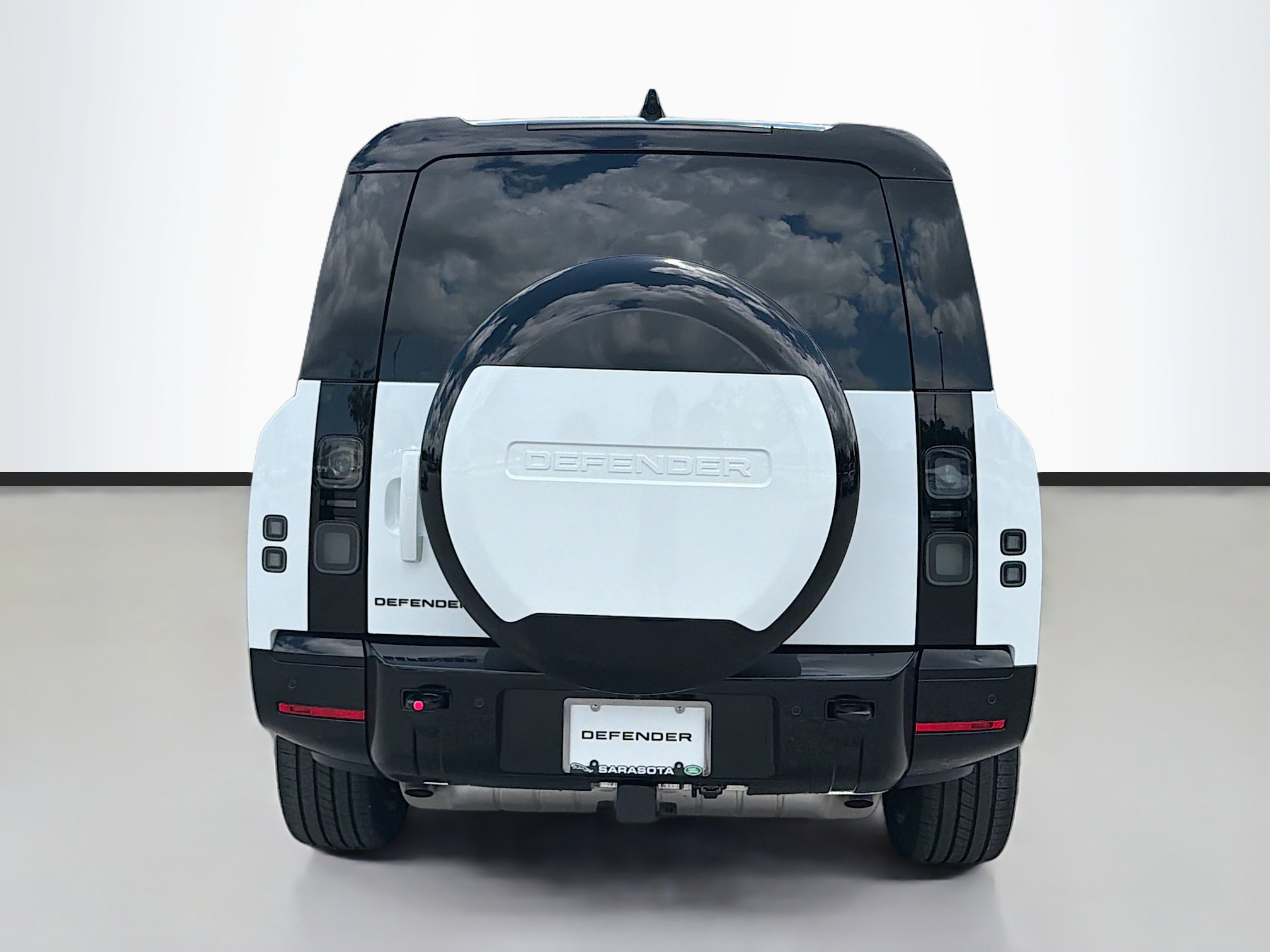 New 2026 Land Rover Defender 130 X-Dynamic SE AWD/4WD image 4
