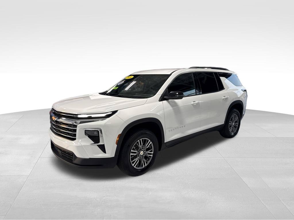 Used 2026 Chevrolet Traverse LT FWD image 2