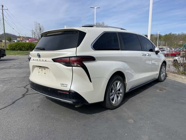 Used 2021 Toyota Sienna Limited image 4