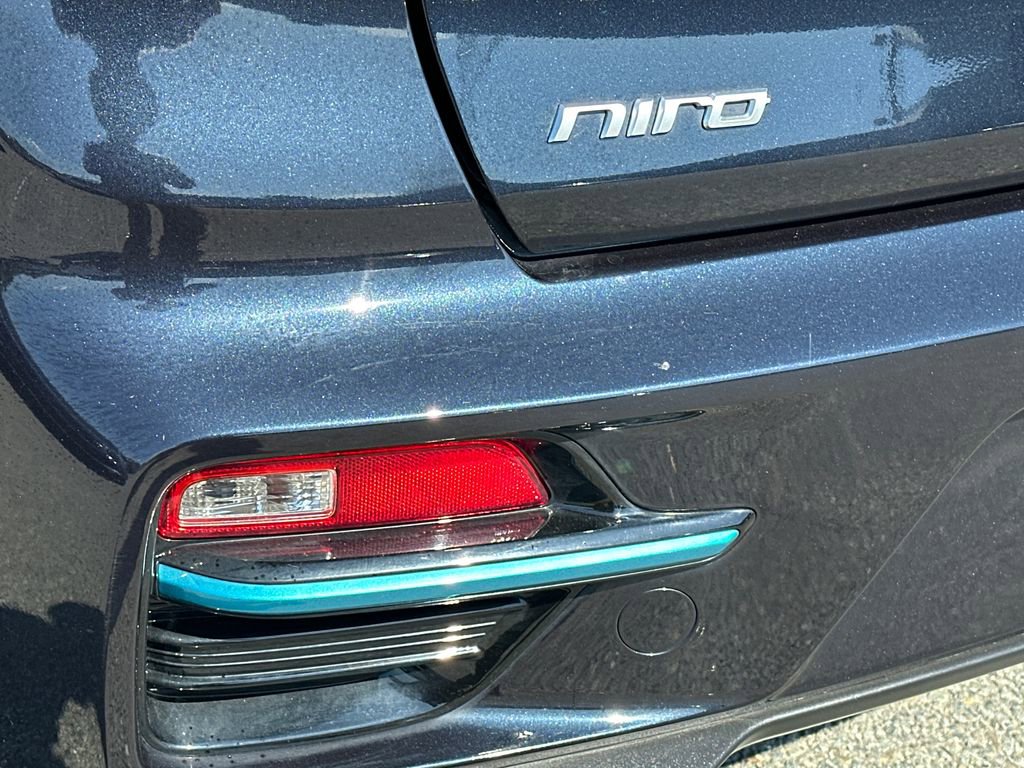 Certified 2022 Kia Niro EX w/ Cold Weather Package FWD image 5