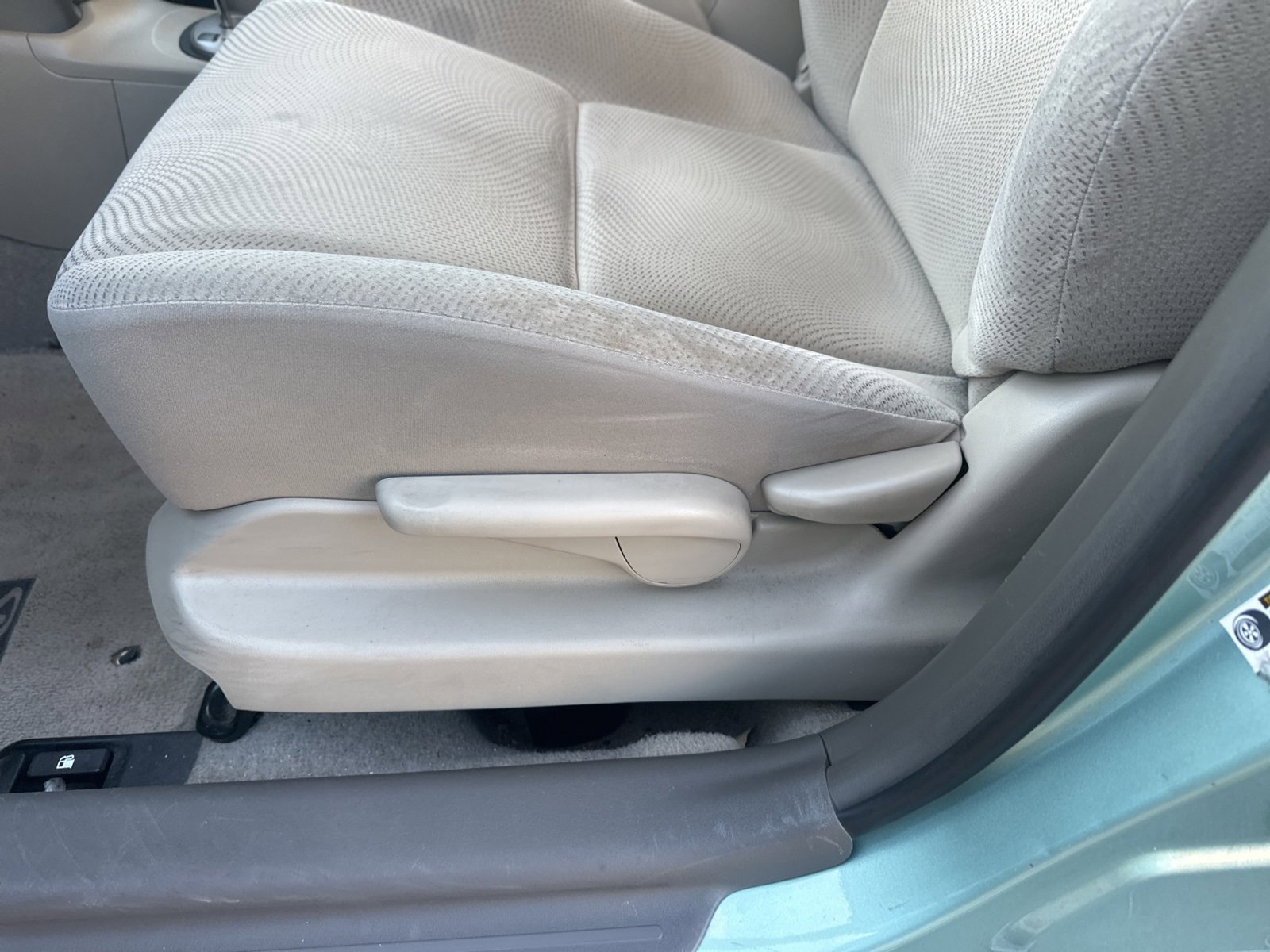 Used 2010 Toyota Yaris Sedan image 5