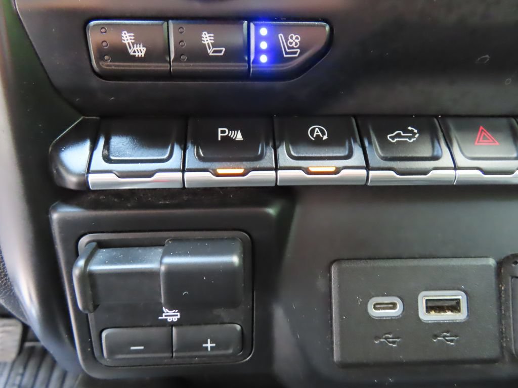 Used 2019 Chevrolet Silverado 1500 LTZ w/ LTZ Plus Package AWD/4WD image 7