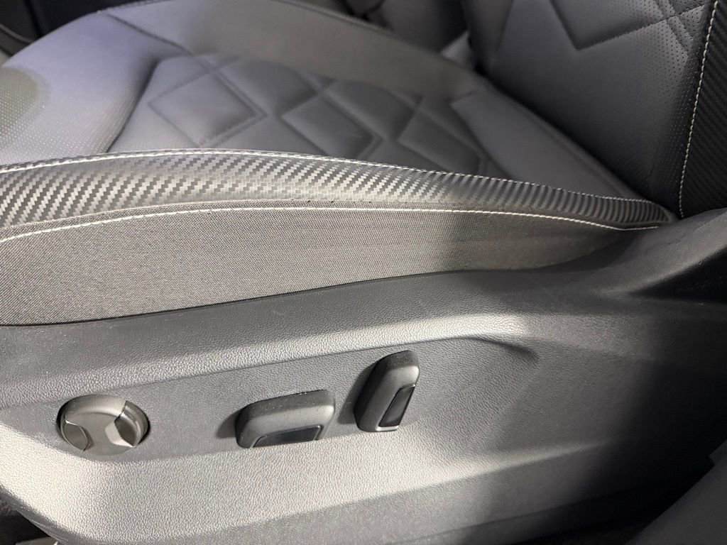 Used 2025 Volkswagen Atlas Cross Sport SE AWD/4WD image 21