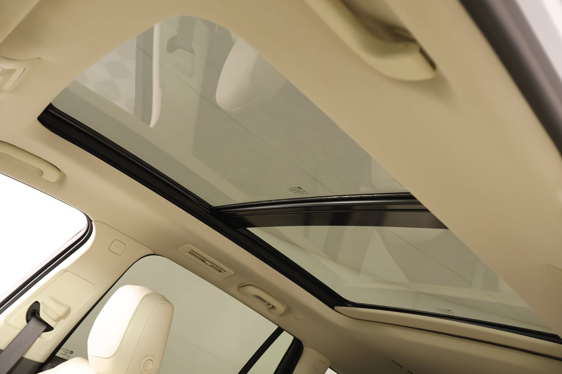 Used 2025 Cadillac XT6 Premium Luxury w/ Technology Package FWD image 17
