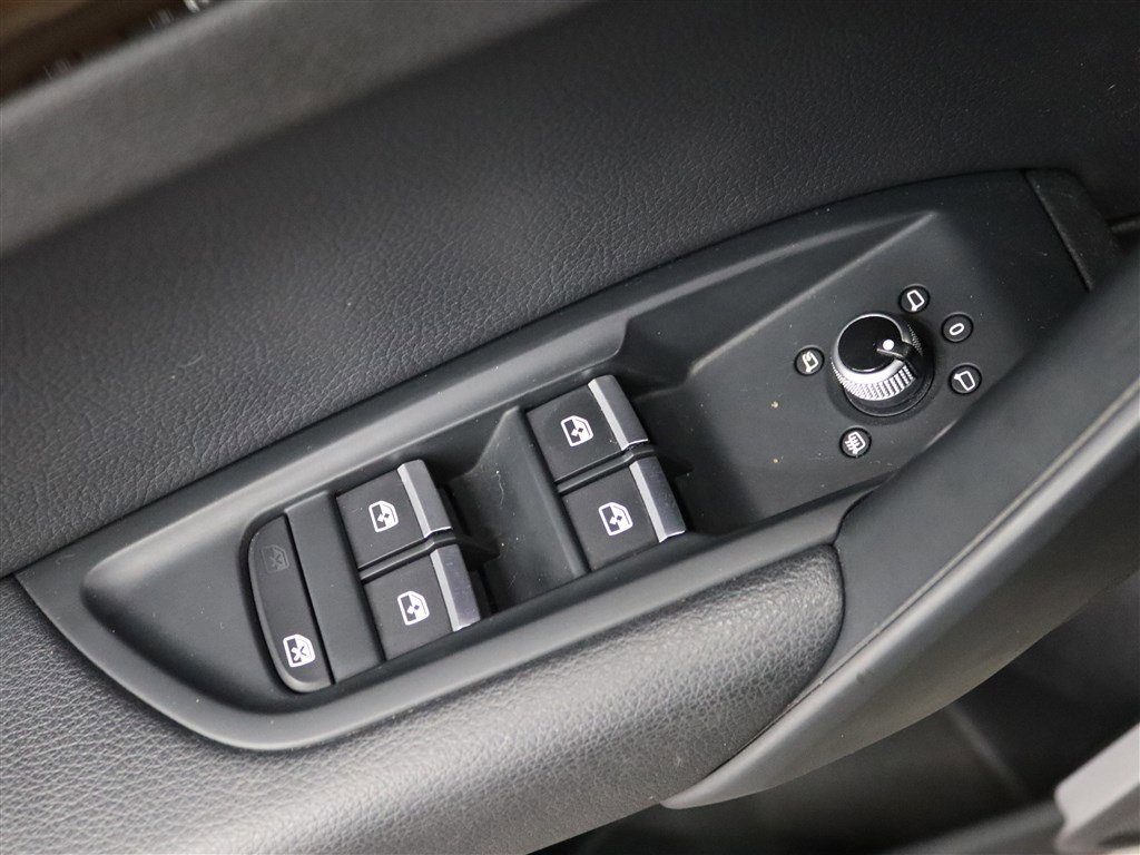 Used 2018 Audi Q5 2.0T Premium Plus w/ Premium Plus Package image 37