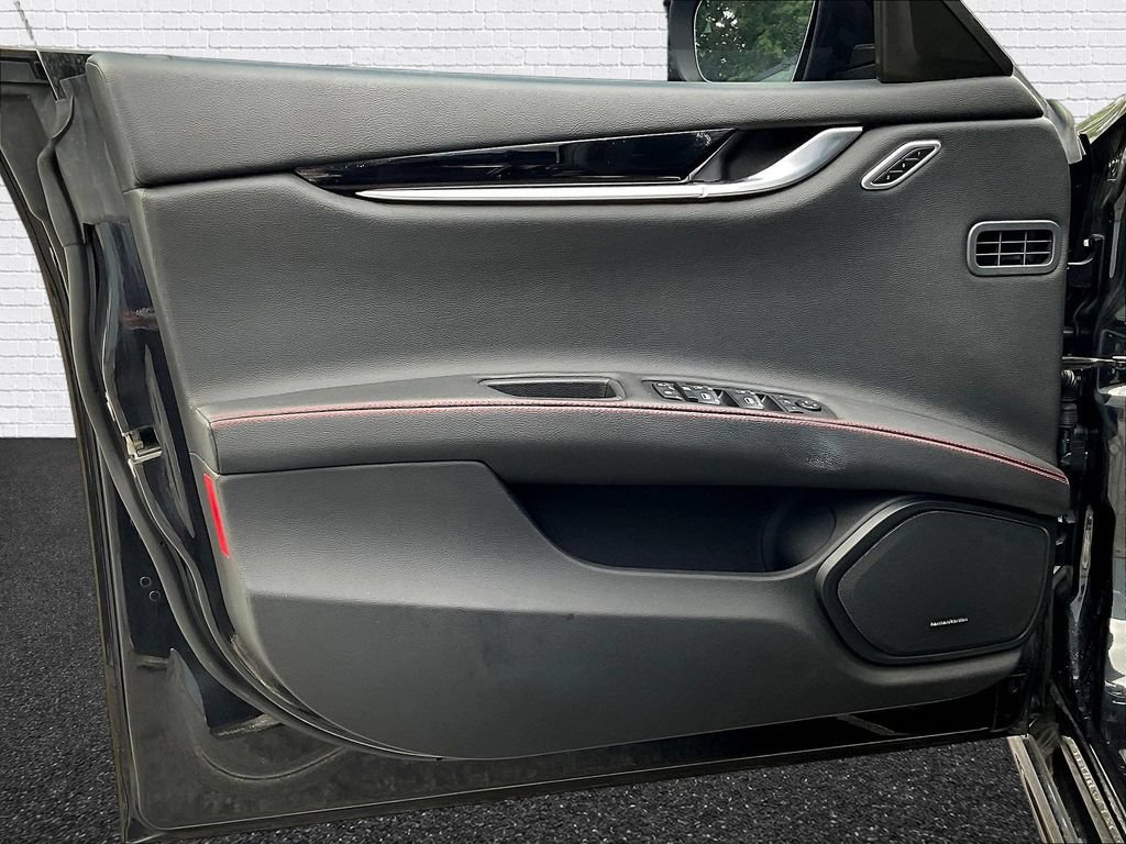 Used 2021 Maserati Ghibli S RWD image 17
