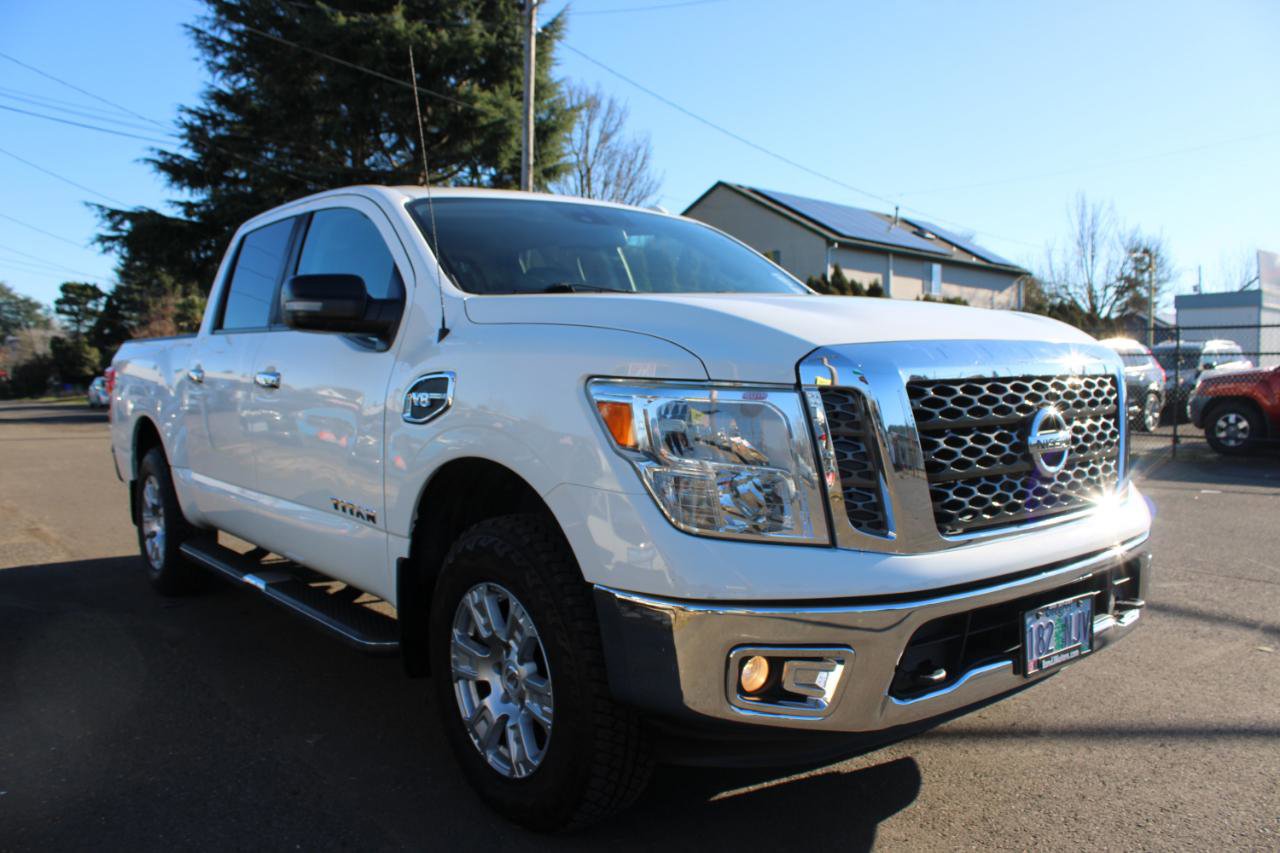 Used 2017 Nissan Titan SV image 7