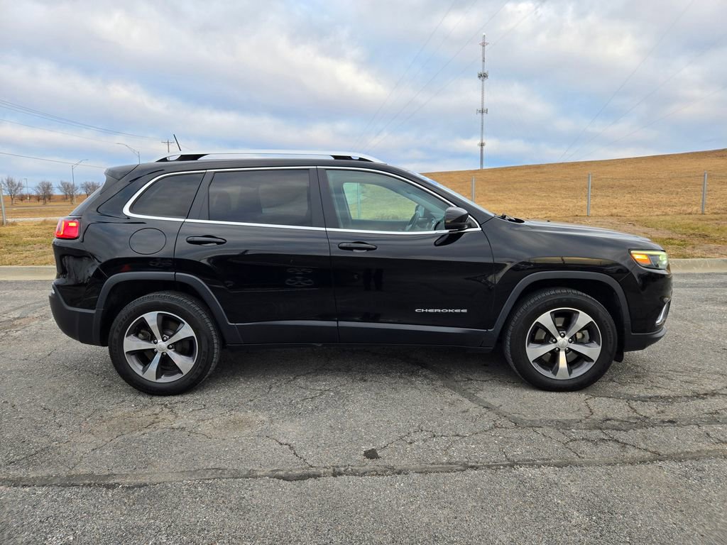 Used 2020 Jeep Cherokee Limited image 2