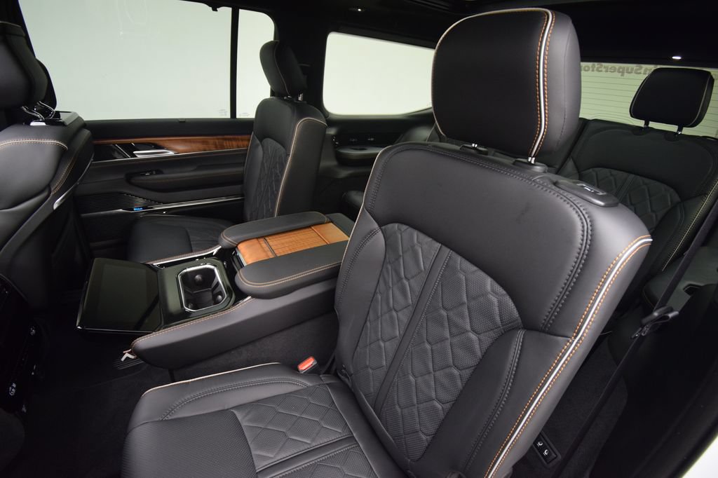 New 2026 Jeep Grand Wagoneer Summit AWD/4WD image 40