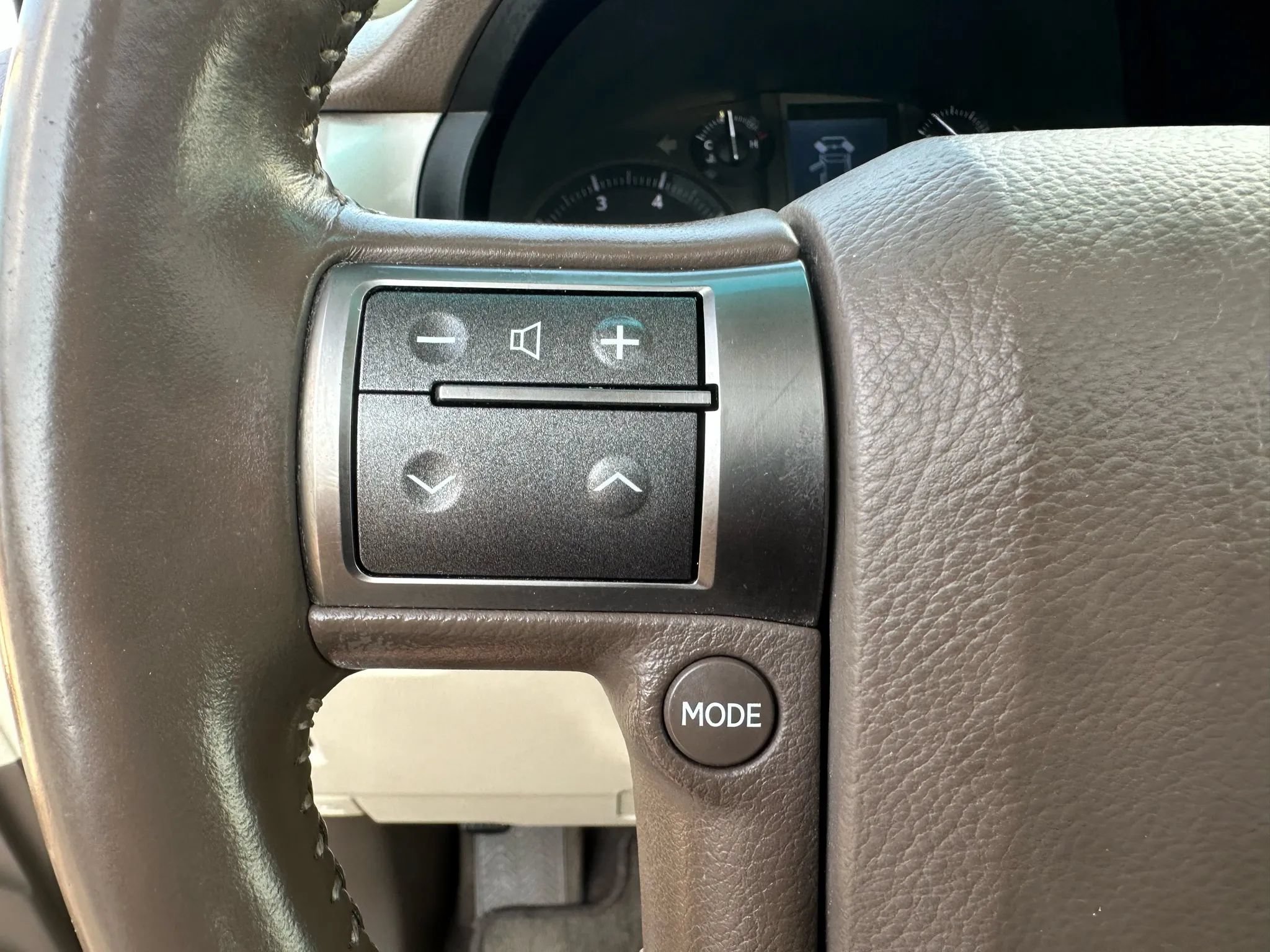 Used 2011 Lexus GX 460 w/ Comfort Plus Pkg AWD/4WD image 40