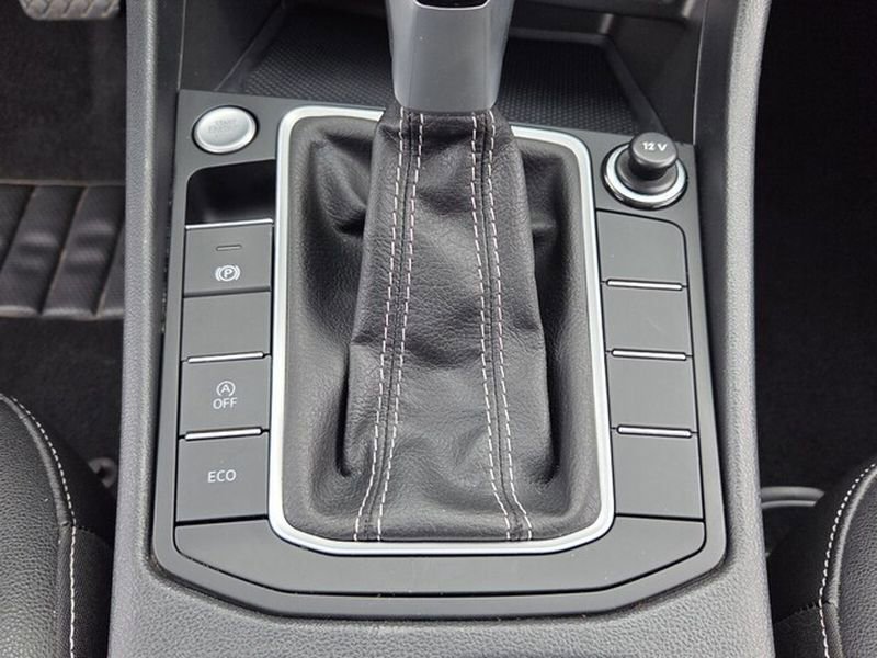 Used 2024 Volkswagen Jetta SE FWD image 18