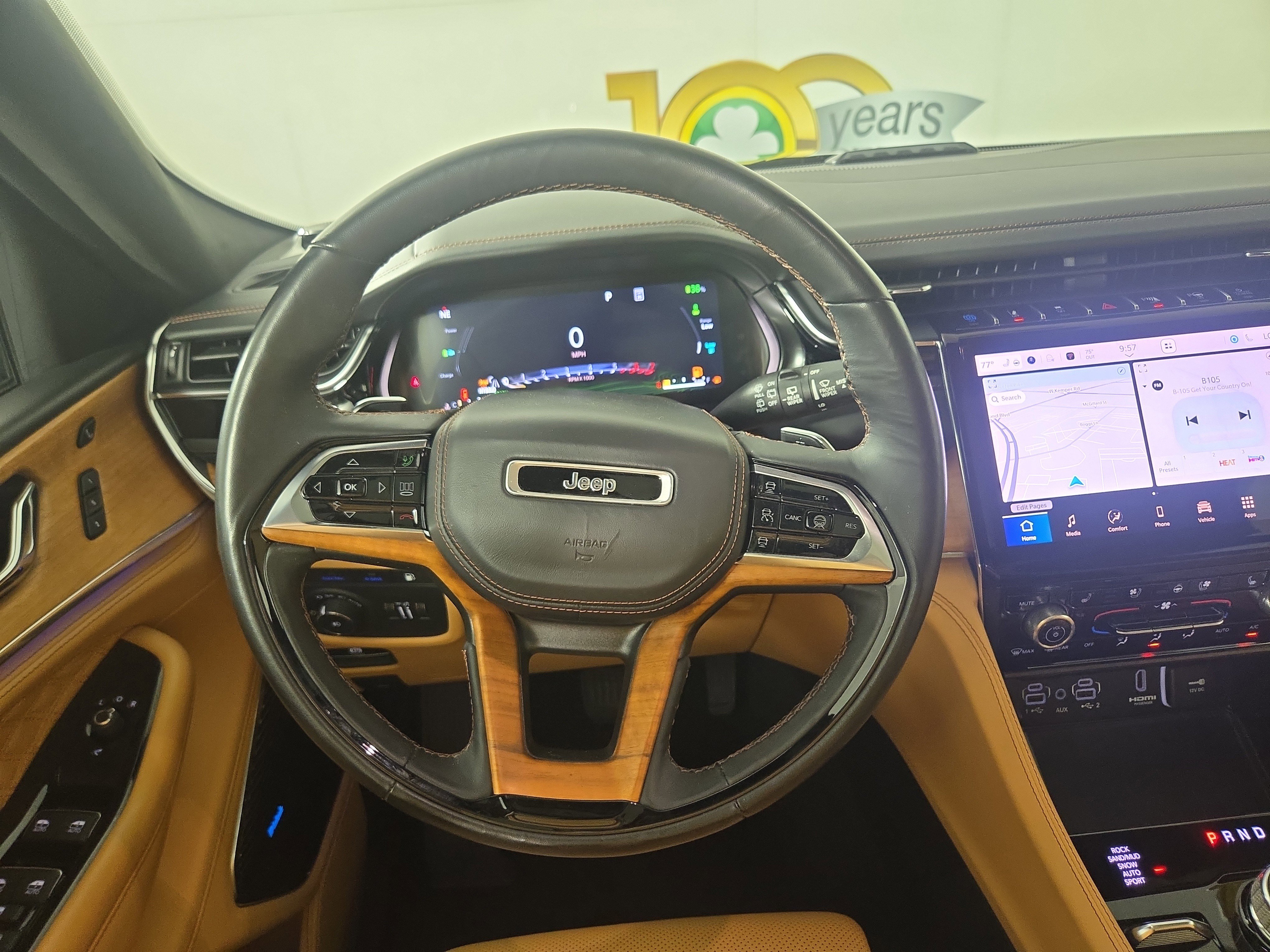 Used 2024 Jeep Grand Cherokee Summit AWD/4WD image 15