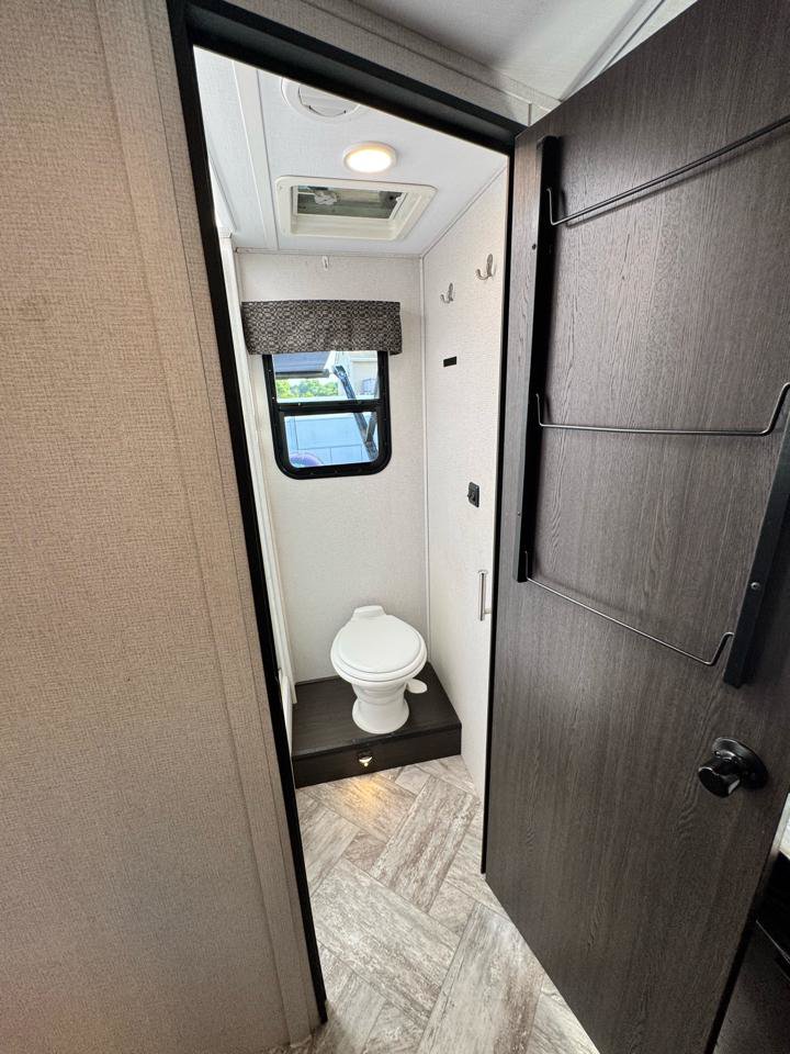 Used 2021 Ford E-450 and Econoline 450 Super Duty w/ Motorhome Prep Package RWD image 27