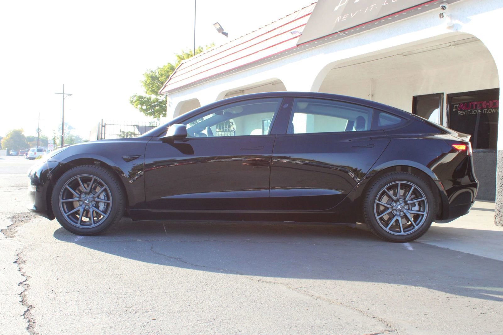 Used 2022 Tesla Model 3 Standard Range image 8