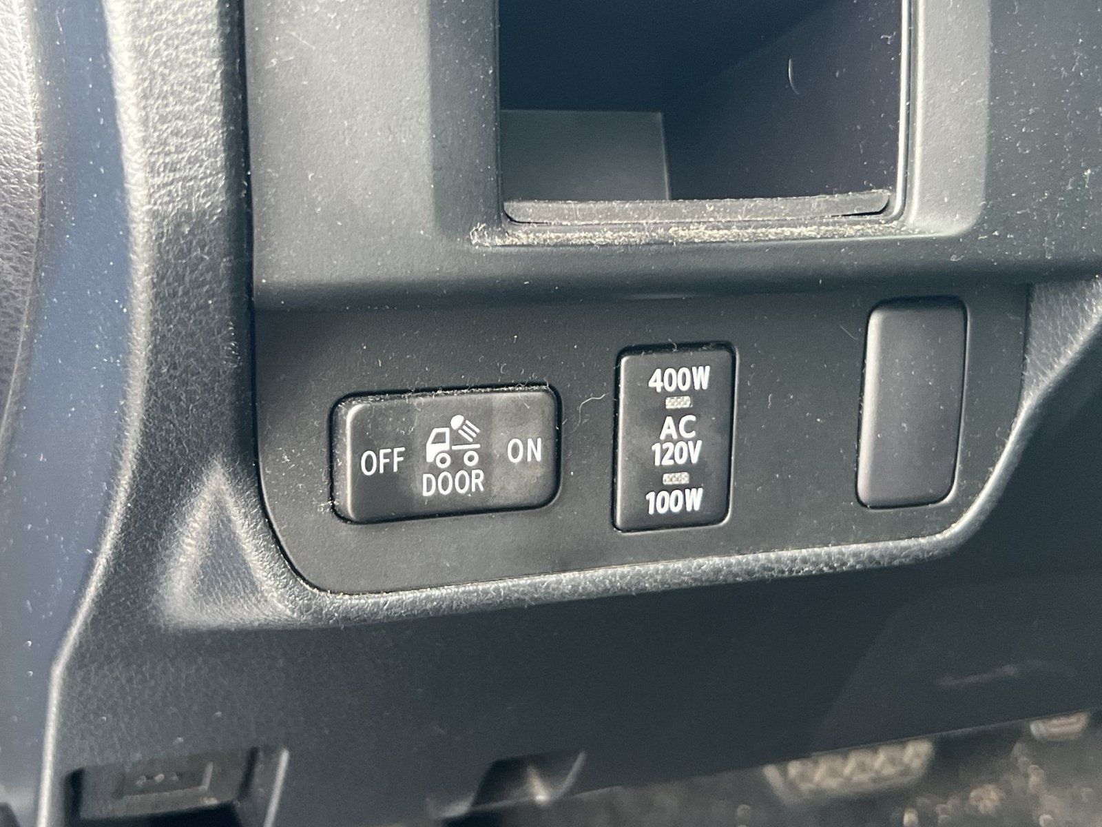 Used 2016 Toyota Tacoma Limited w/ Towing Package AWD/4WD image 28
