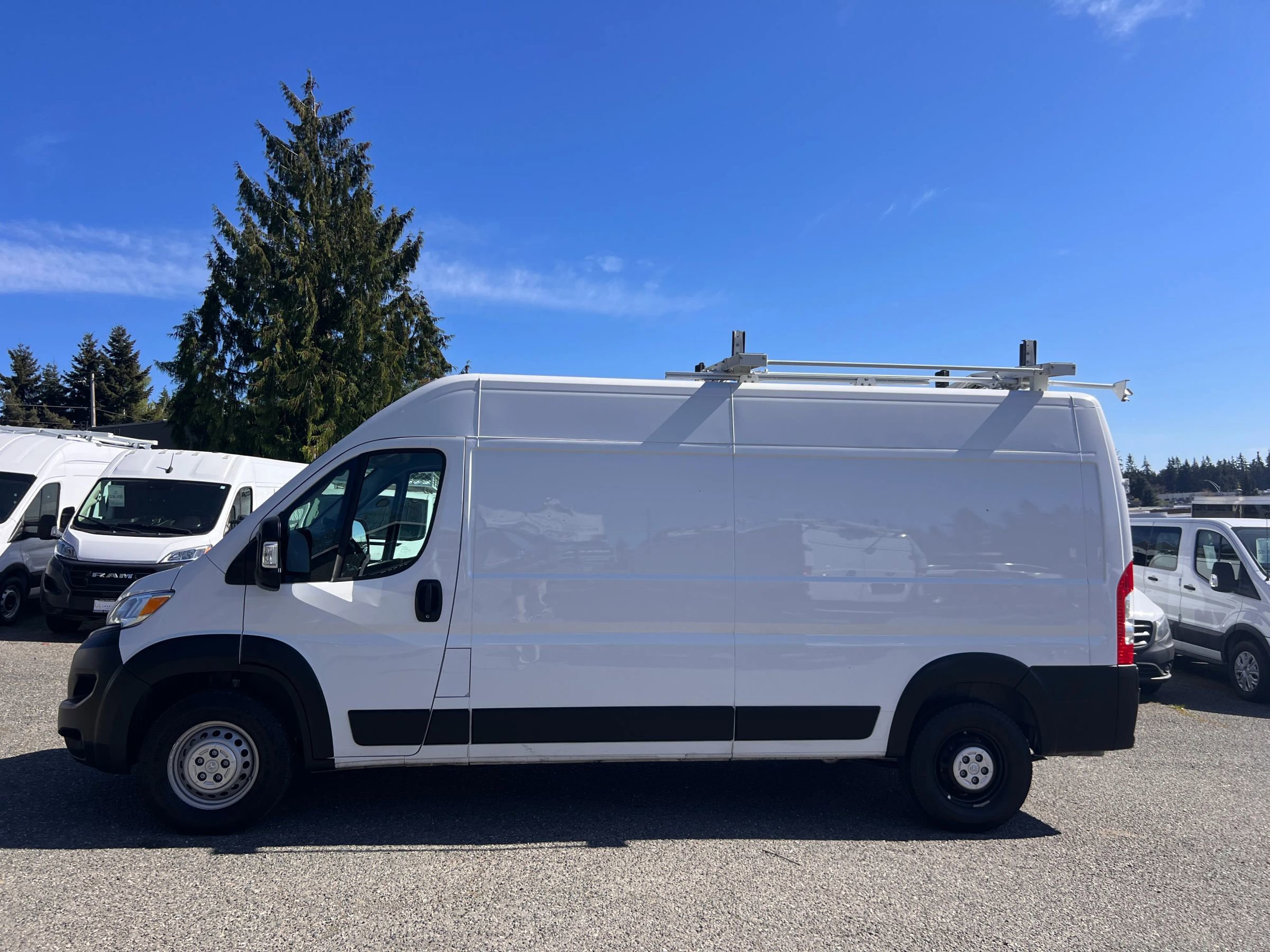 Used 2024 RAM ProMaster 2500 w/ Convenience Group FWD image 4