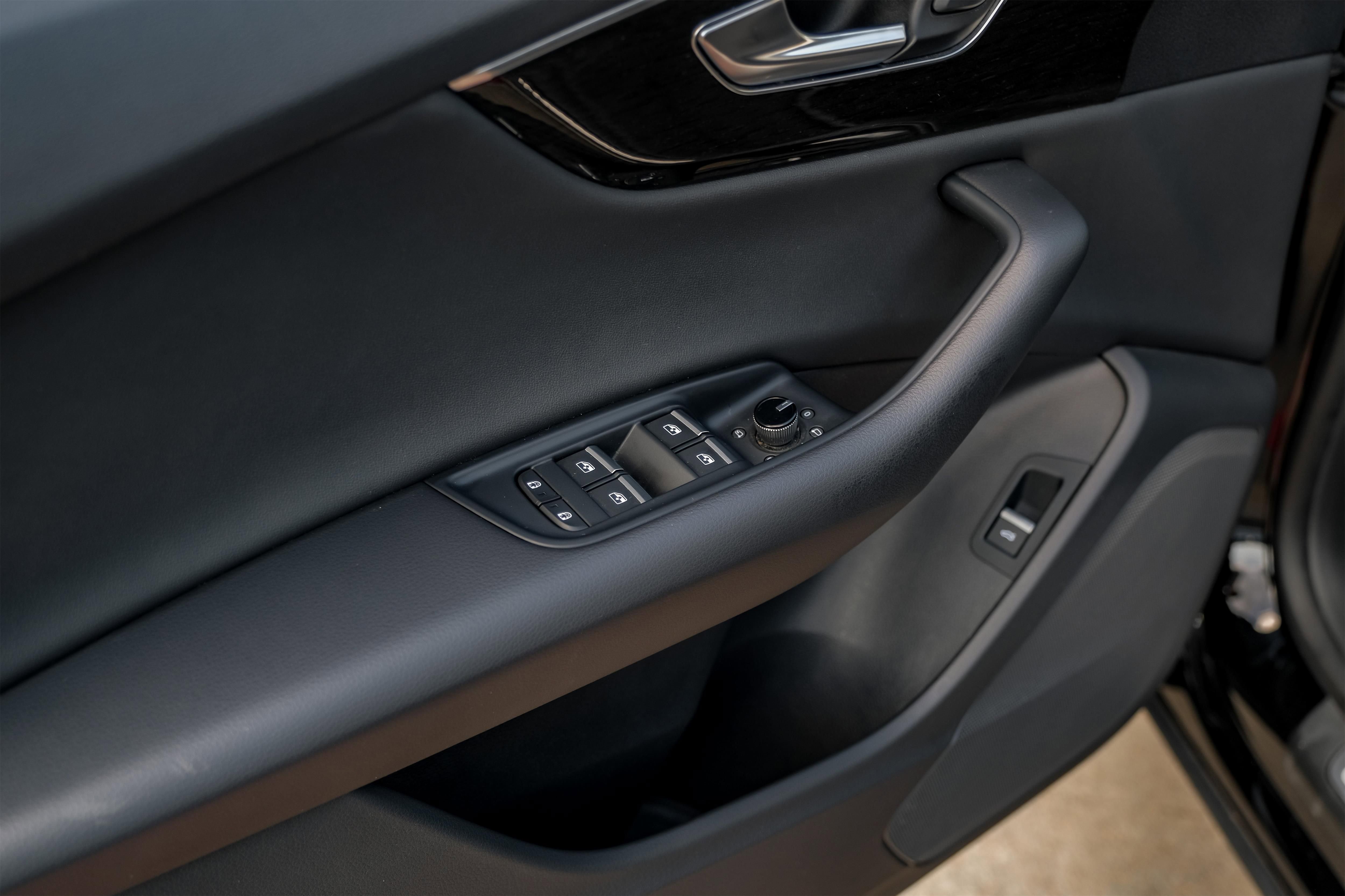 Used 2021 Audi Q8 Premium w/ Convenience Package image 40