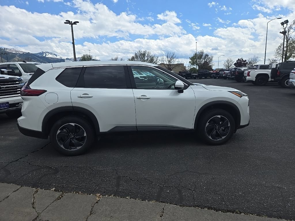 Used 2025 Nissan Rogue SV AWD/4WD image 4