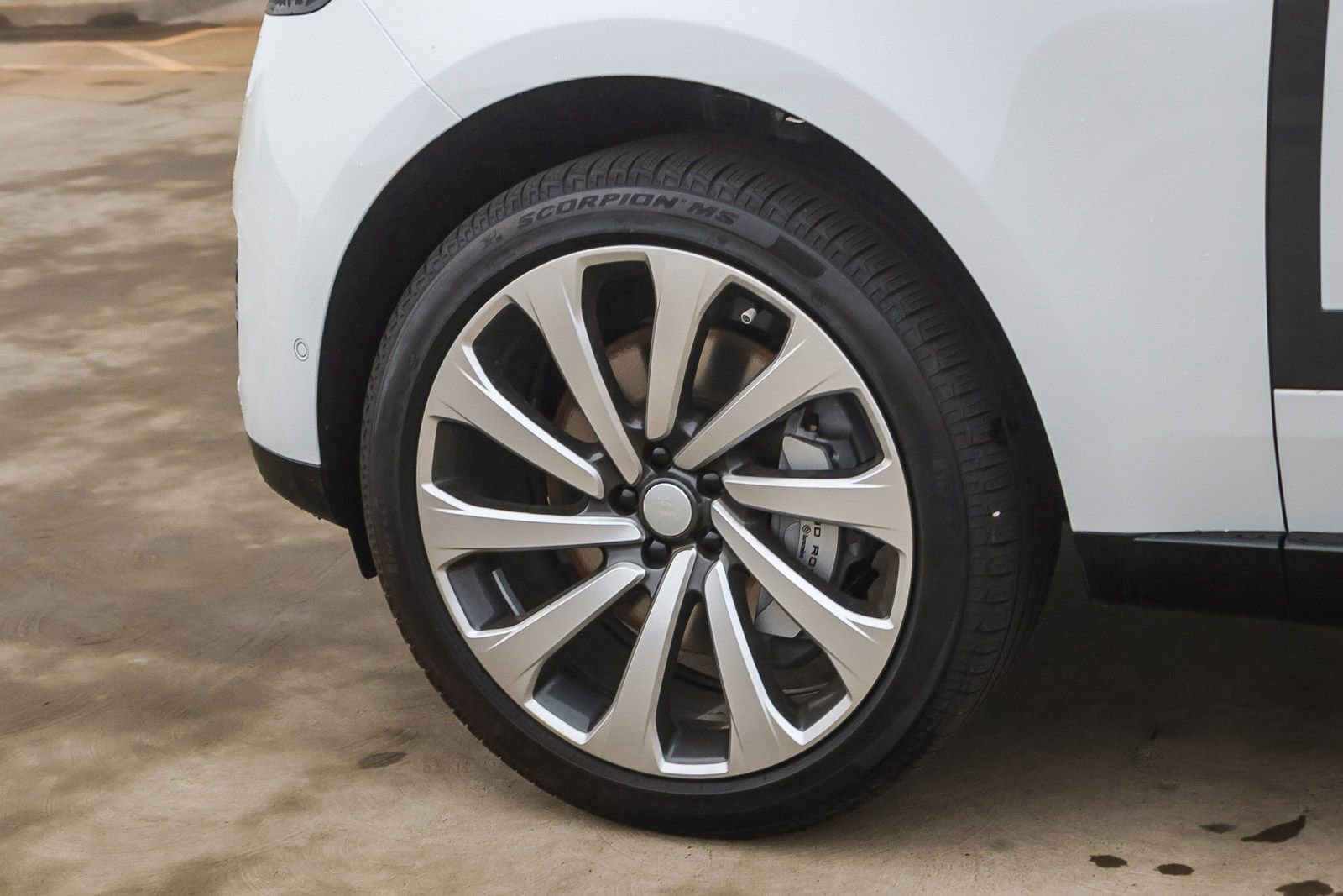 New 2025 Land Rover Range Rover SE image 9