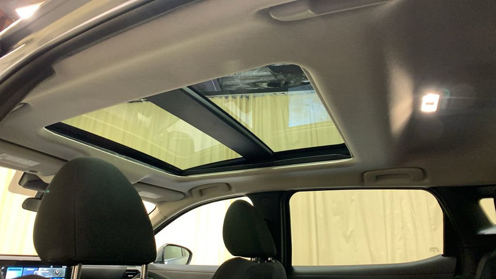 Used 2025 Nissan Kicks SV w/ SV Premium Package image 22