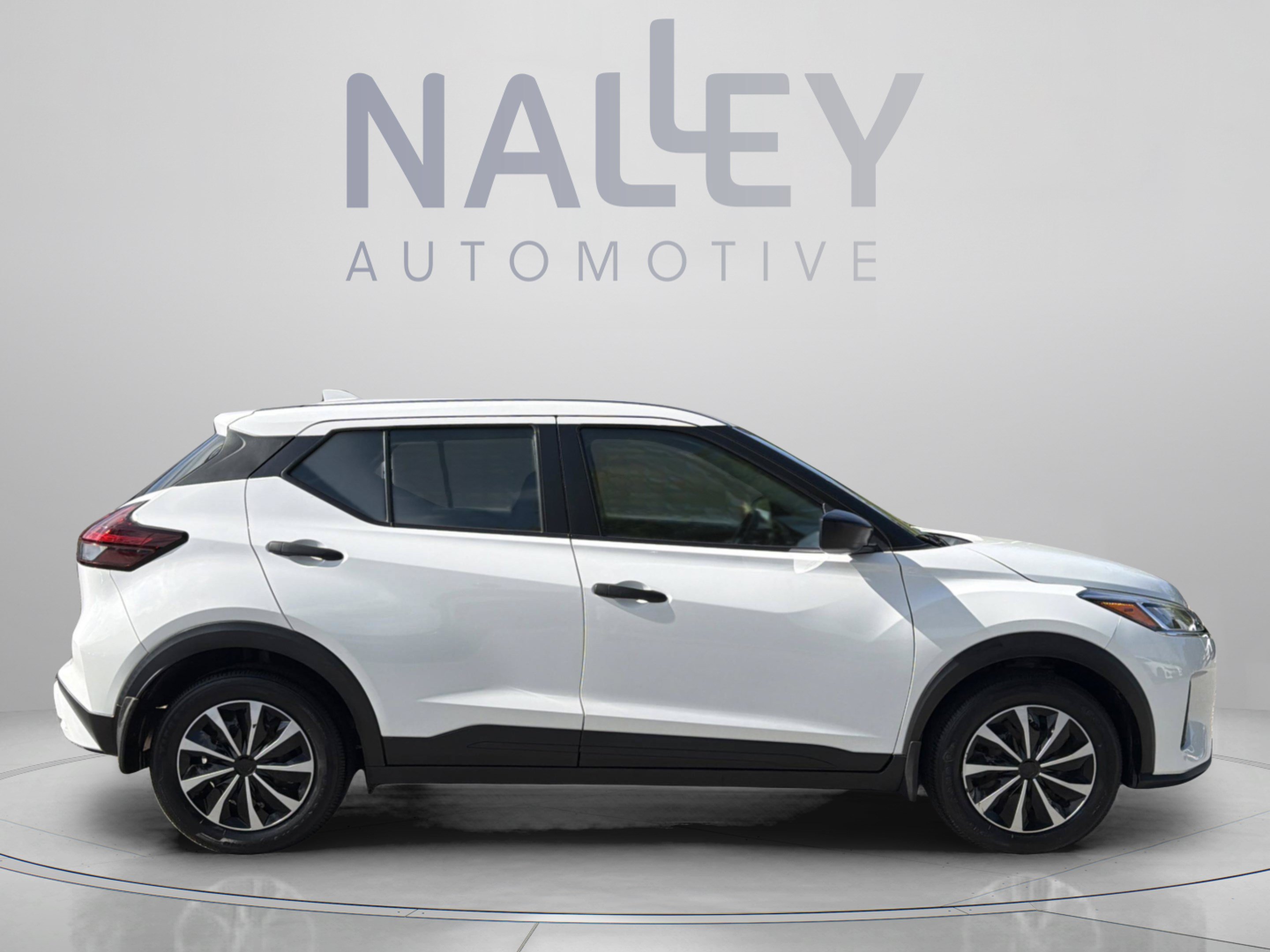 Used 2022 Nissan Kicks S FWD image 6