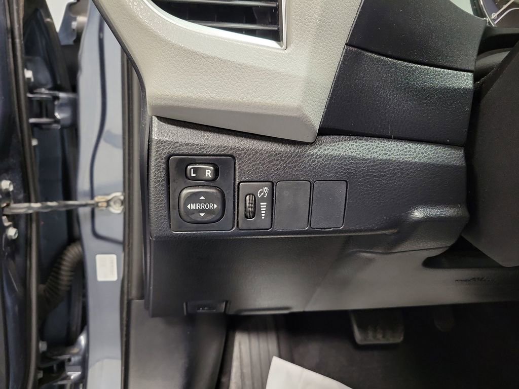 Used 2014 Toyota Corolla LE image 21