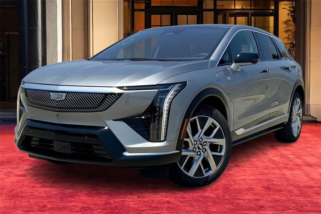 New 2025 Cadillac Optiq Luxury 1