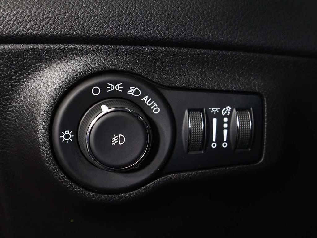 Used 2020 Jeep Compass Limited image 34