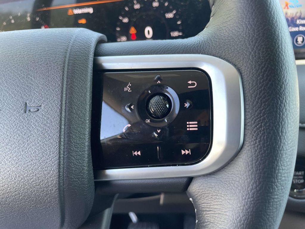 Used 2025 Nissan Armada SV AWD/4WD image 18