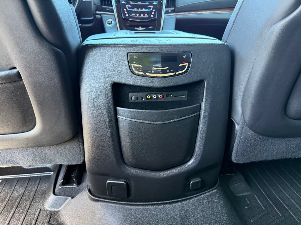 Used 2016 Cadillac Escalade Luxury AWD/4WD image 29