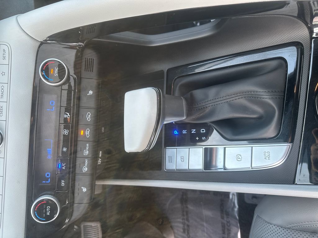 Used 2025 Hyundai Elantra Limited image 11