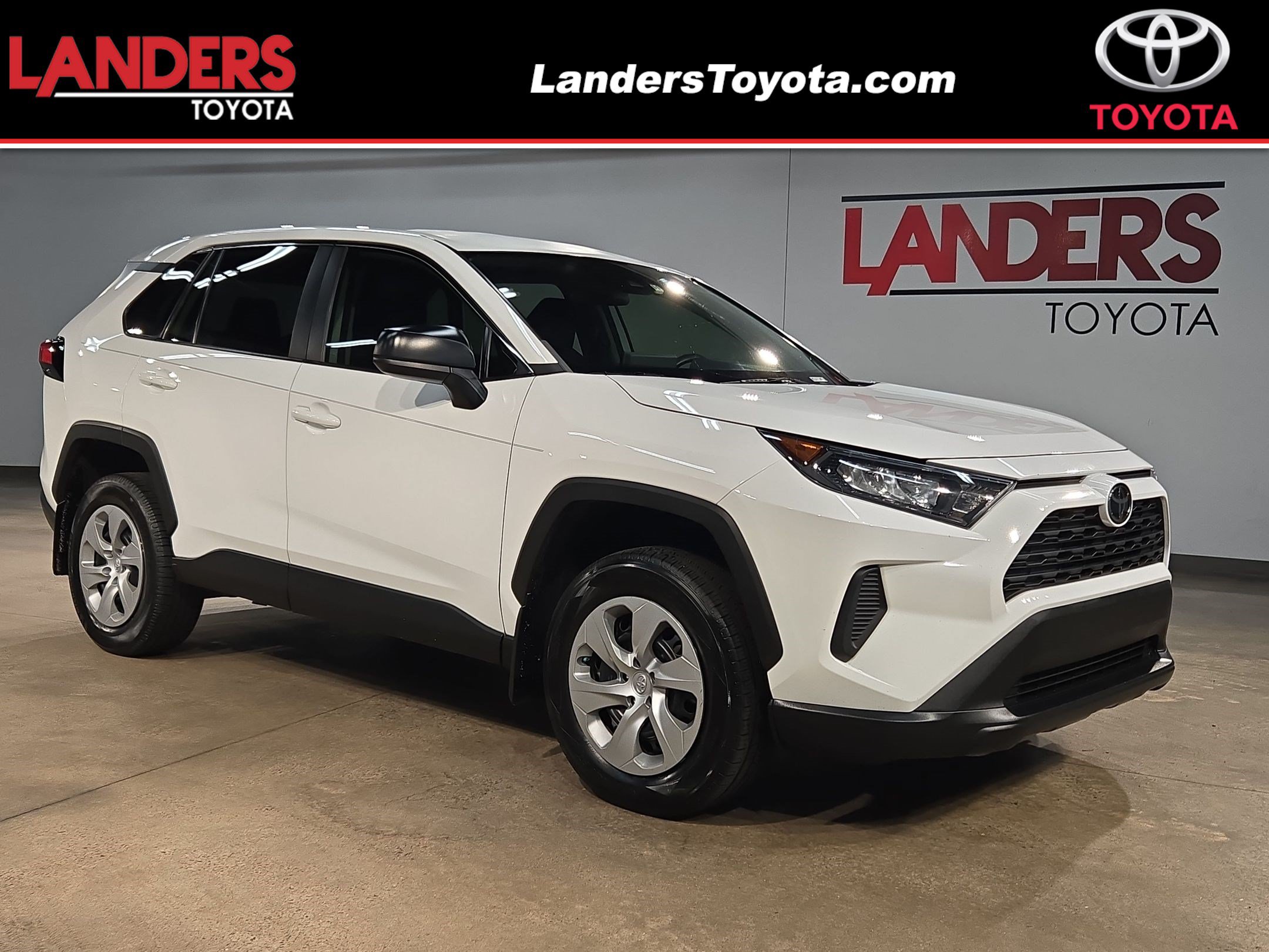 Used 2022 Toyota RAV4 LE FWD image 1