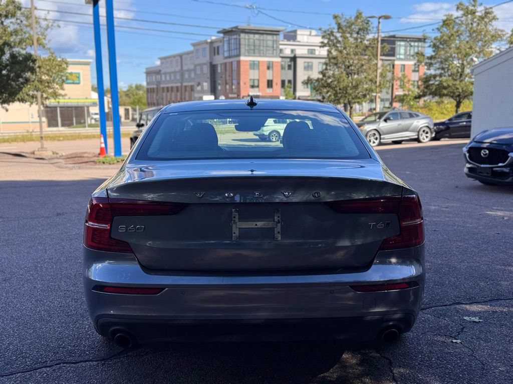 Used 2021 Volvo S60 T6 Momentum AWD/4WD image 5