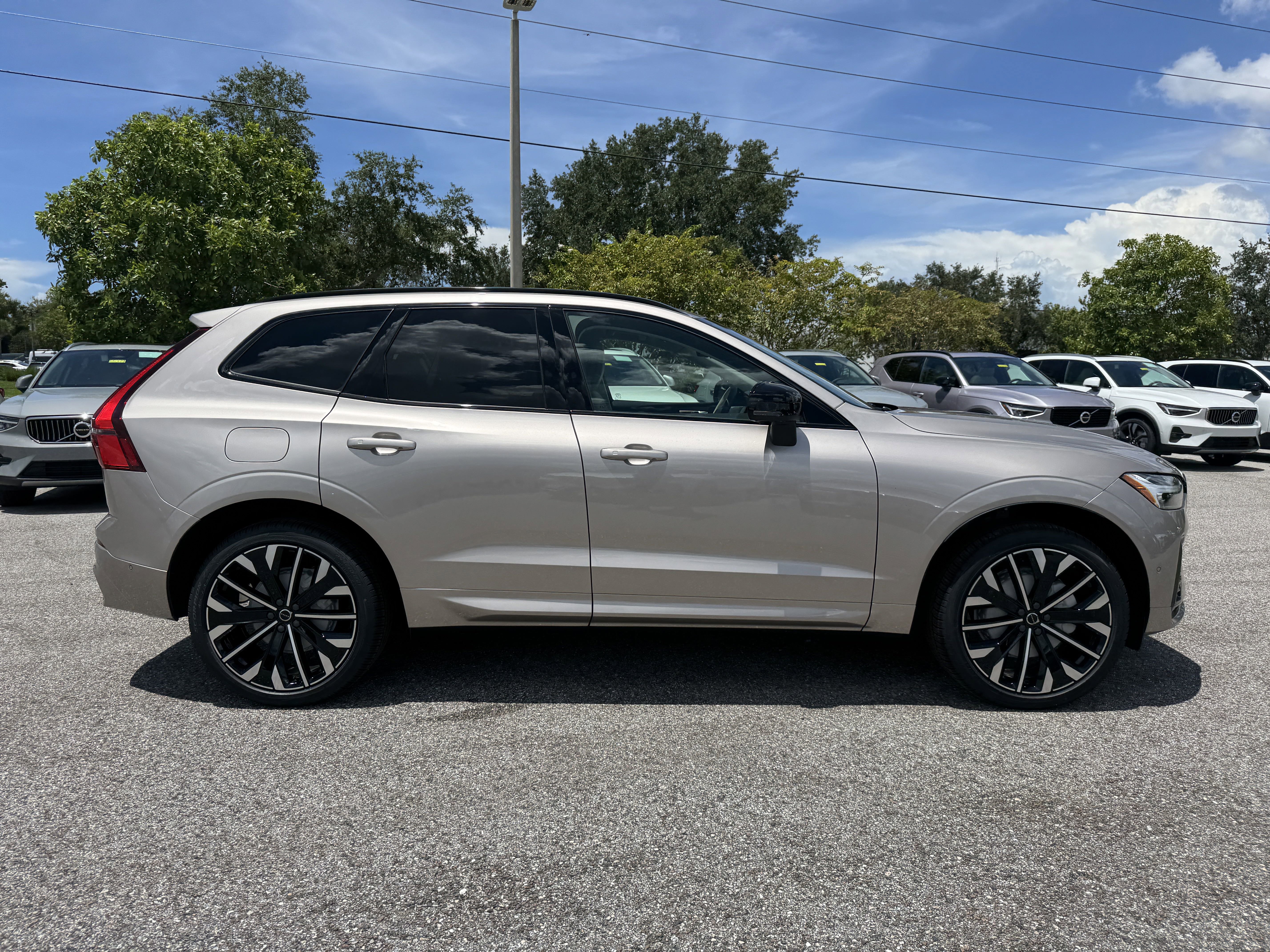 New 2026 Volvo XC60 B5 Ultra w/ Protection Package image 2